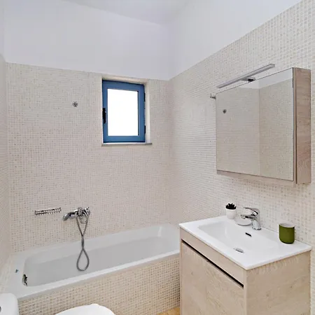 Kimi -new Listing With Sea Views! Апартаменты *