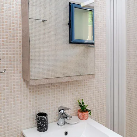 Kimi -new Listing With Sea Views! Apartment